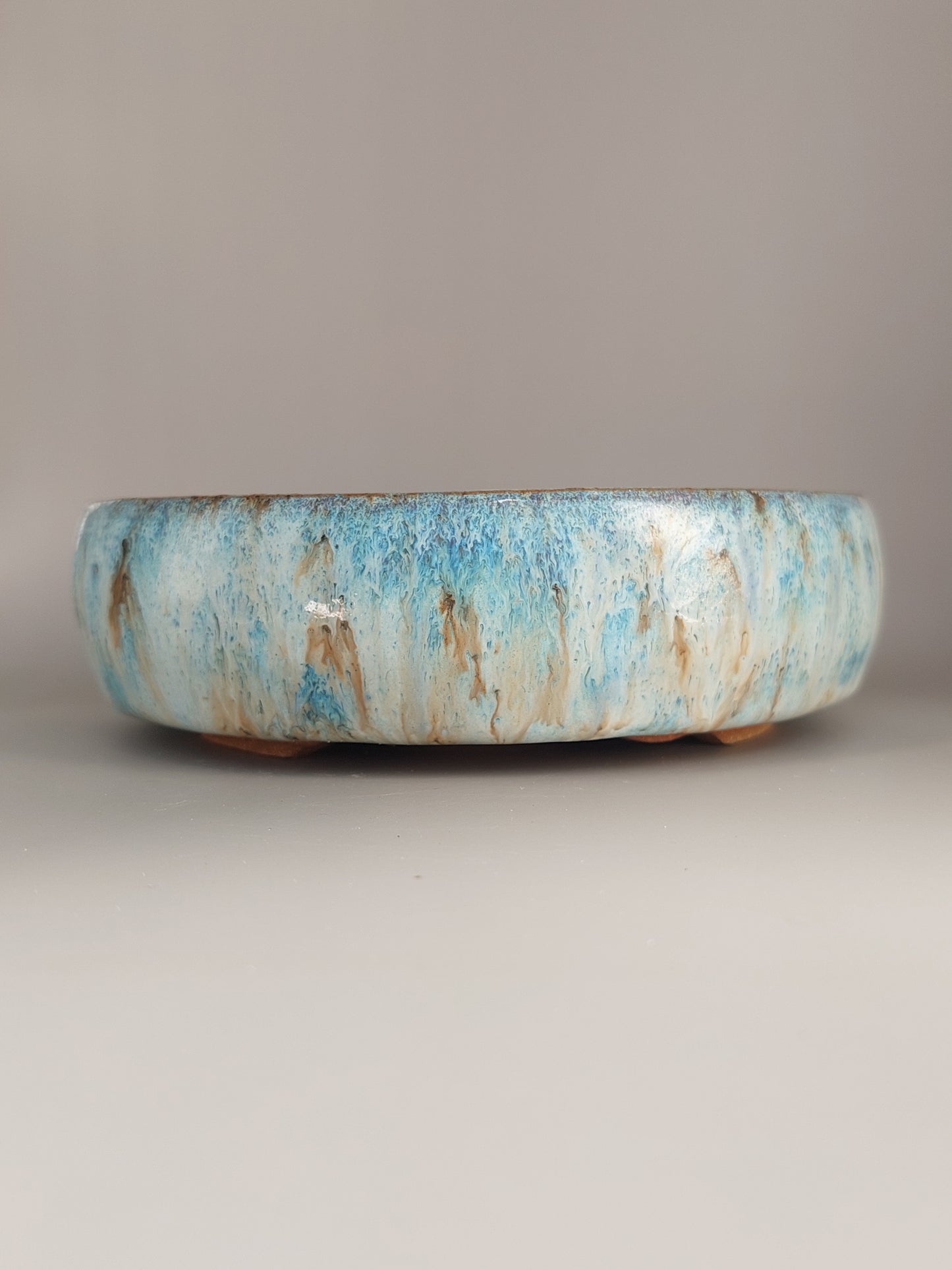 round vase