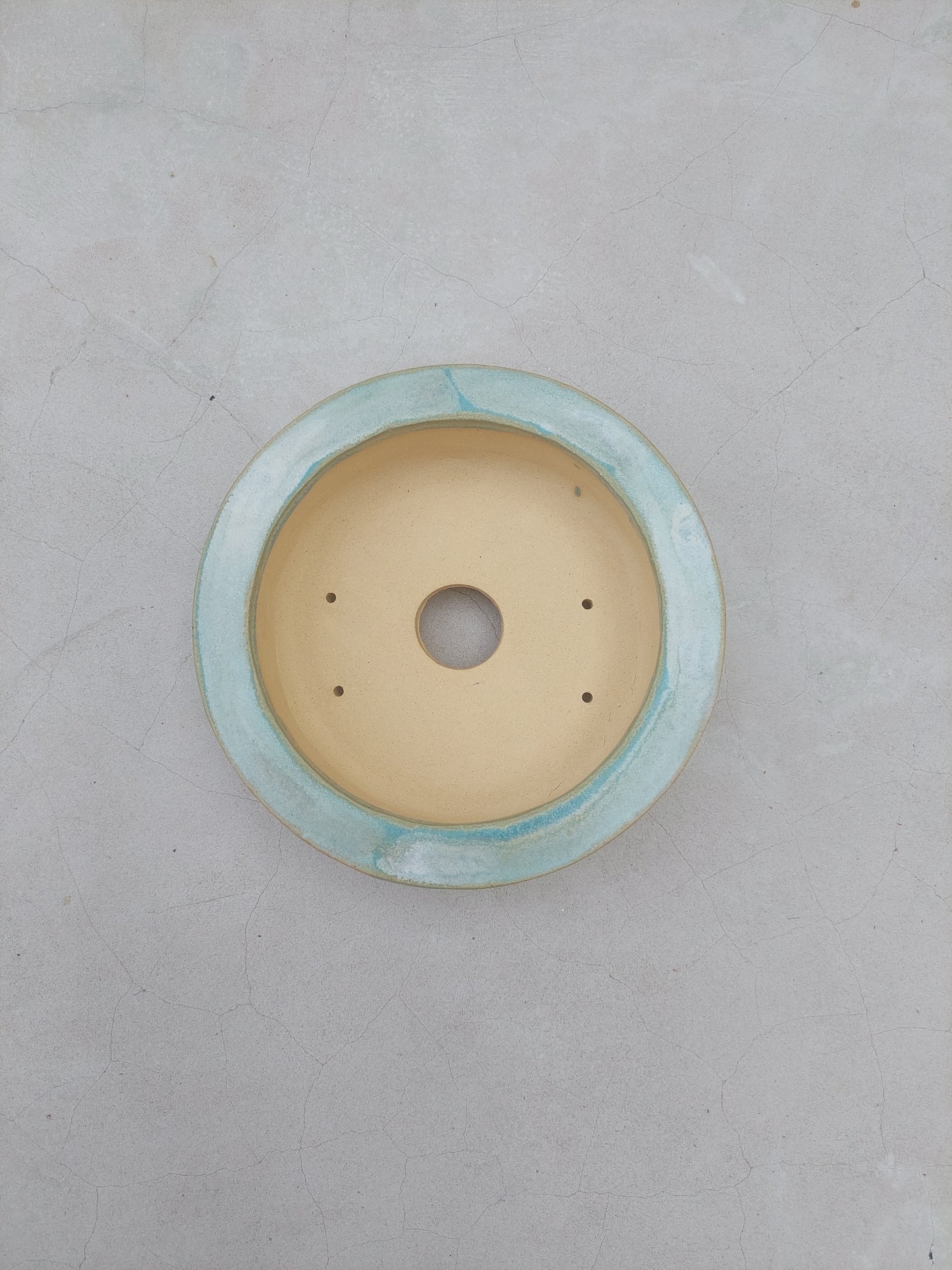 round vase