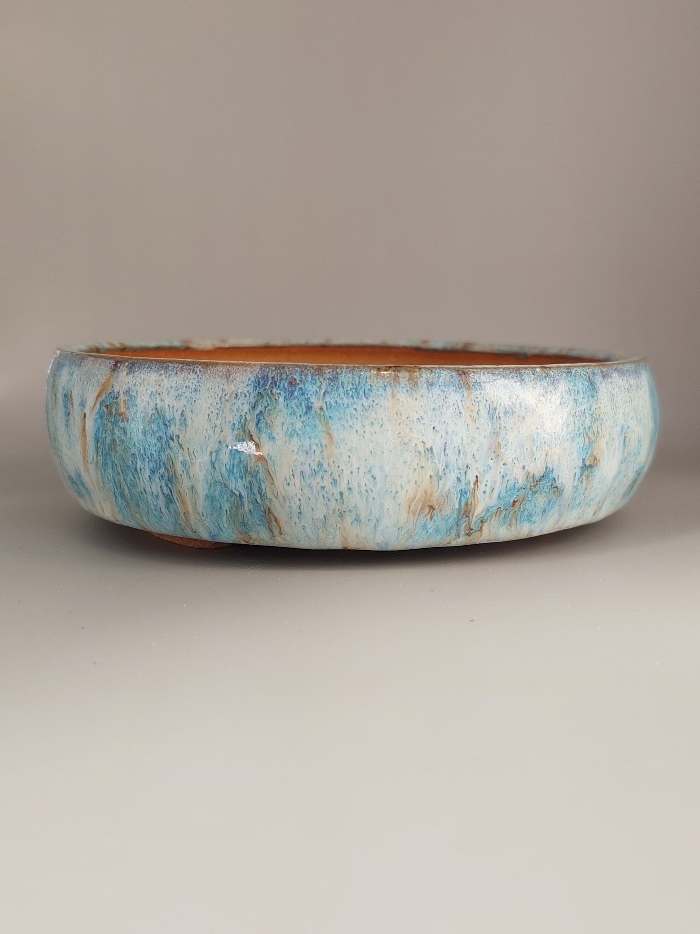 round vase