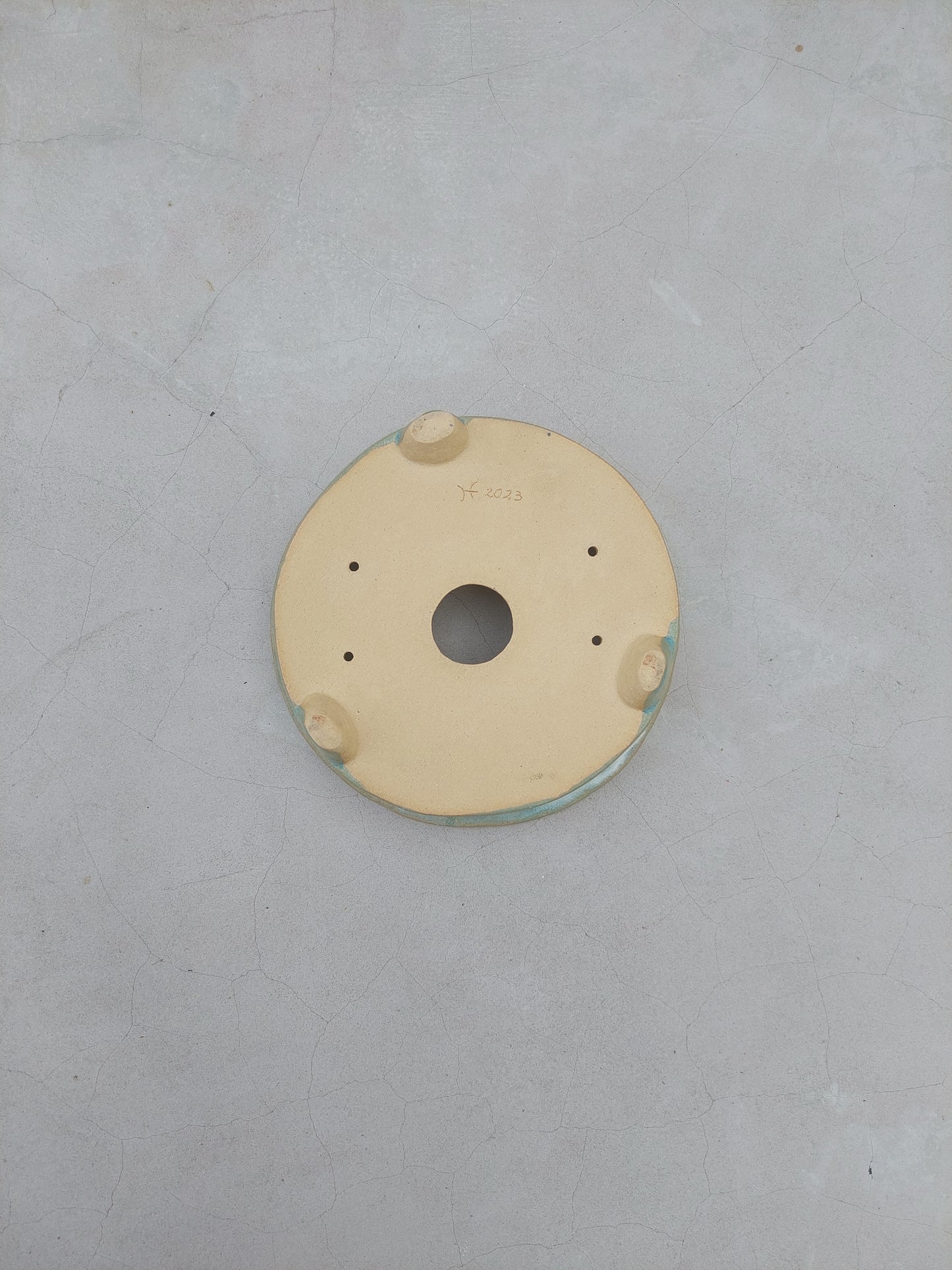 round vase