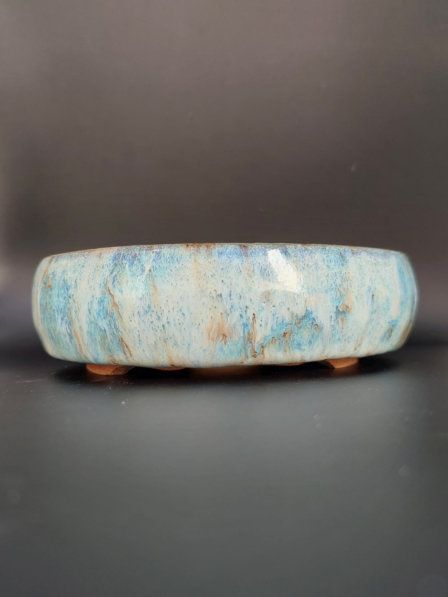 round vase