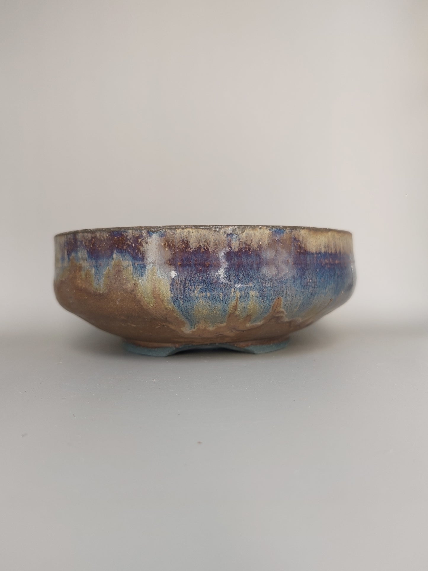 round vase