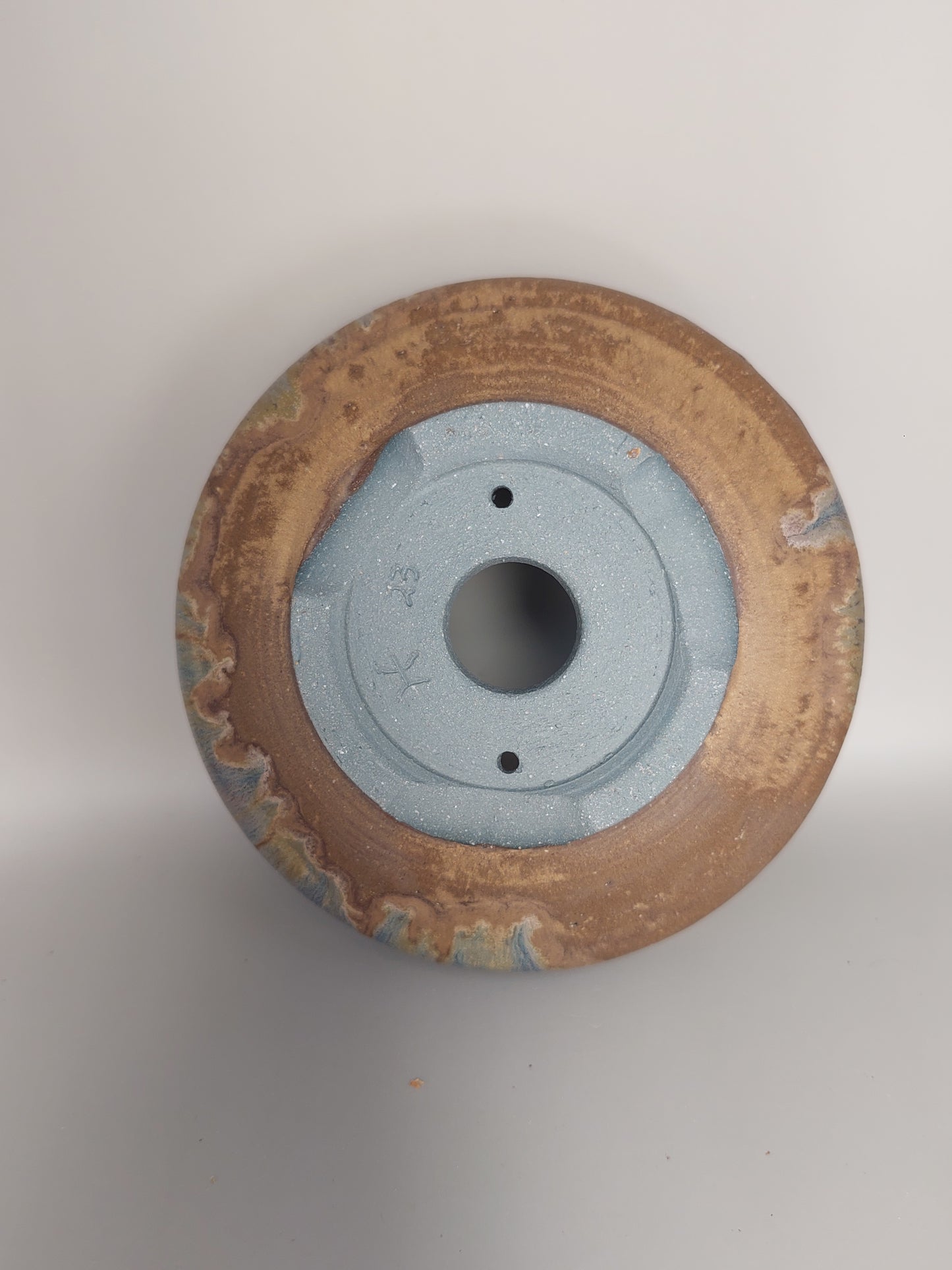 round vase