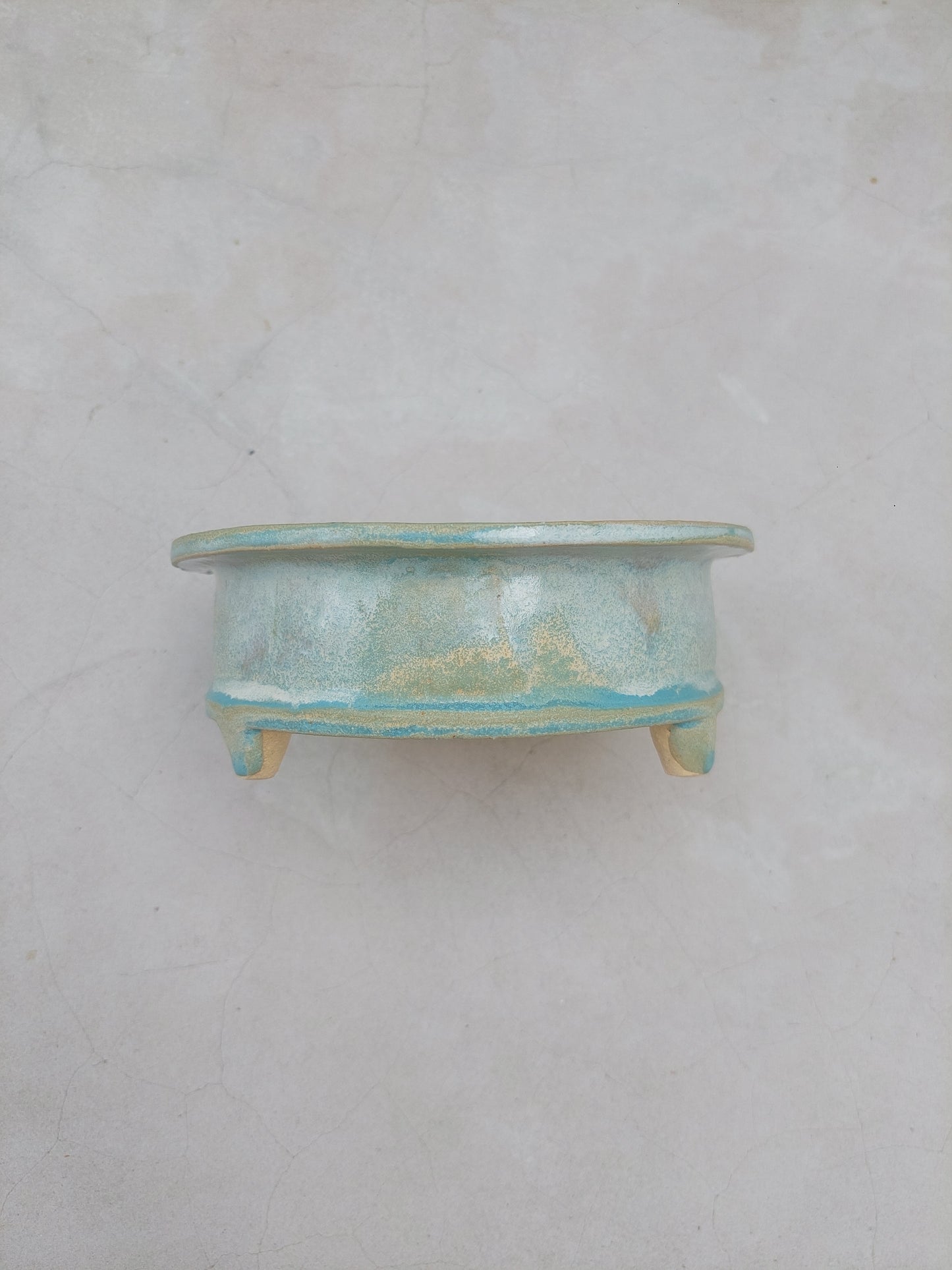 round vase