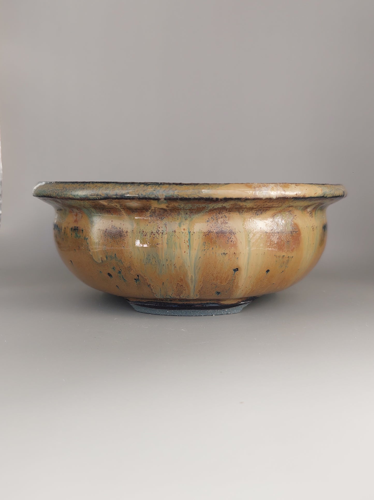 round vase